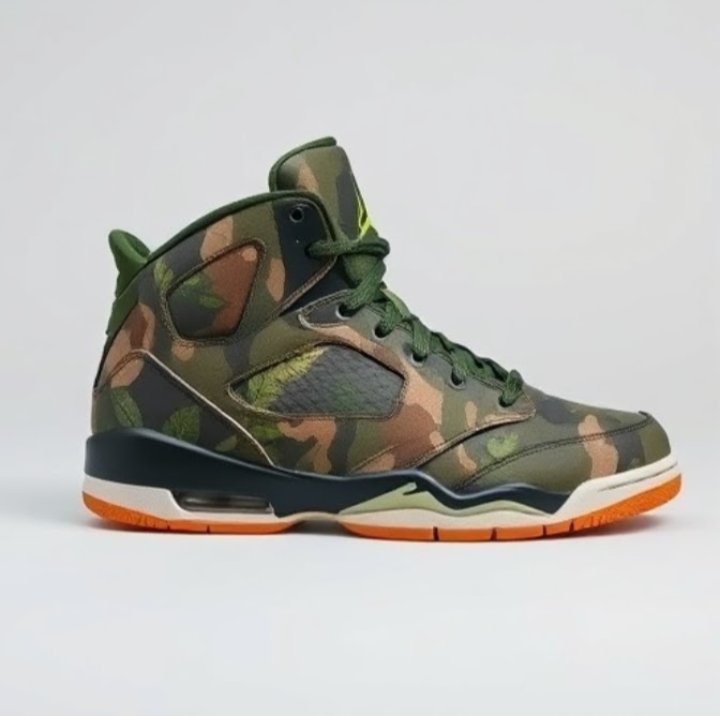 DahnDahlas's tweet photo. @Jumpman23 #RealTreeCamo coming out ? 🤔 These sneakers I designed awhile back would 💥 with that collection 💫 https://t.co/roTAh9q9tp