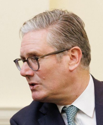 PolitlcsUK's tweet photo. 🚨 NEW: Keir Starmer appears to have cut his lip https://t.co/4tWn3JYaIB