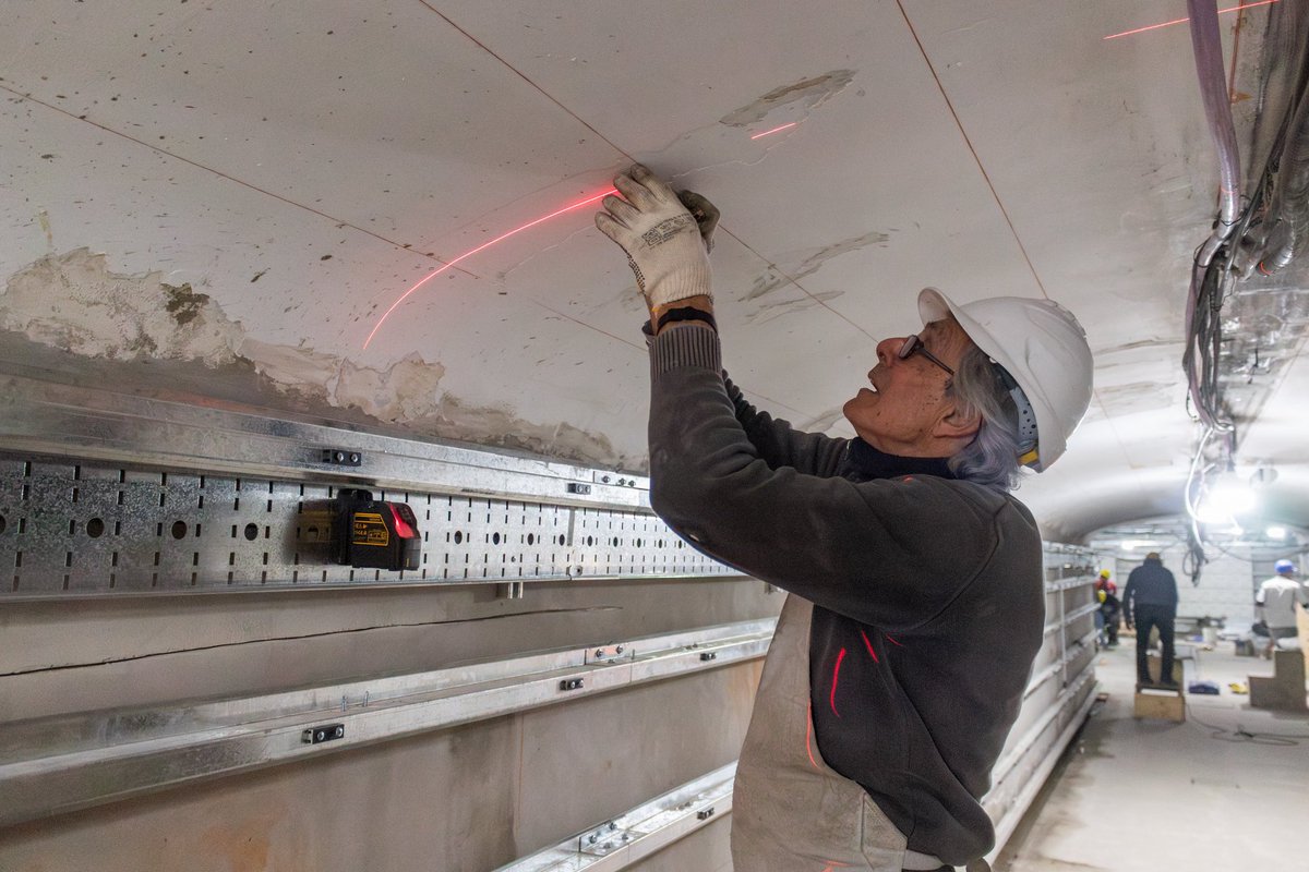 basubte's tweet photo. Comenzó la obra de renovación integral en Plaza Italia.

Estamos haciendo trabajos de pintura, impermeabilización, revestimiento con aluzinc, y recambio de pisos en accesos, galerías, vestíbulos y andenes.

Mejor circulación, y un espacio más iluminado cómodo, ordenado. https://t.co/orVnxSnyko