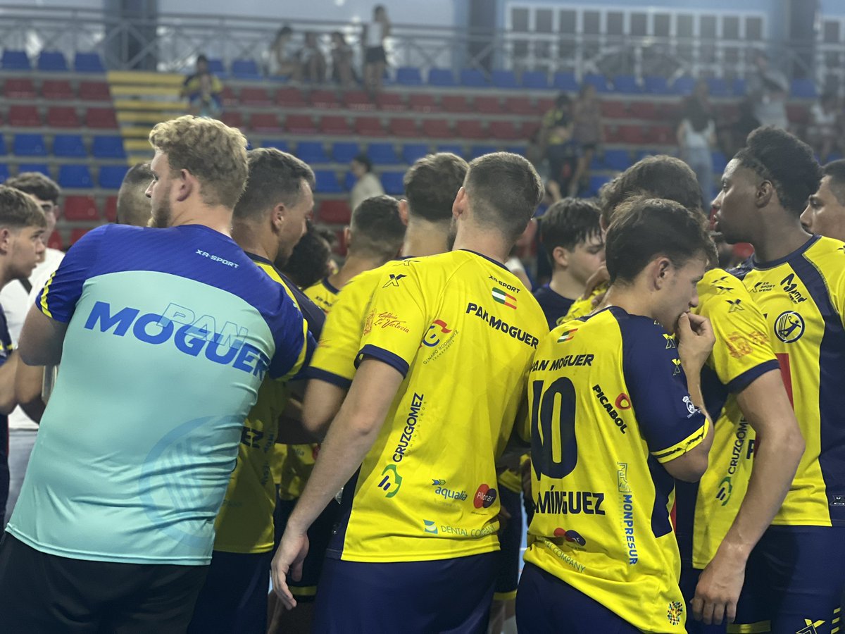 💛💙 ¡Arrancamos la pretemporada con victoria!

El PAN Moguer se impuso en Montequinto por 25-26 en el primer test de preparación. Un partido que ha servido para dar minutos a todos los jugadores, coger ritmo y sumar una valiosa toma de contacto antes de la competición oficial.