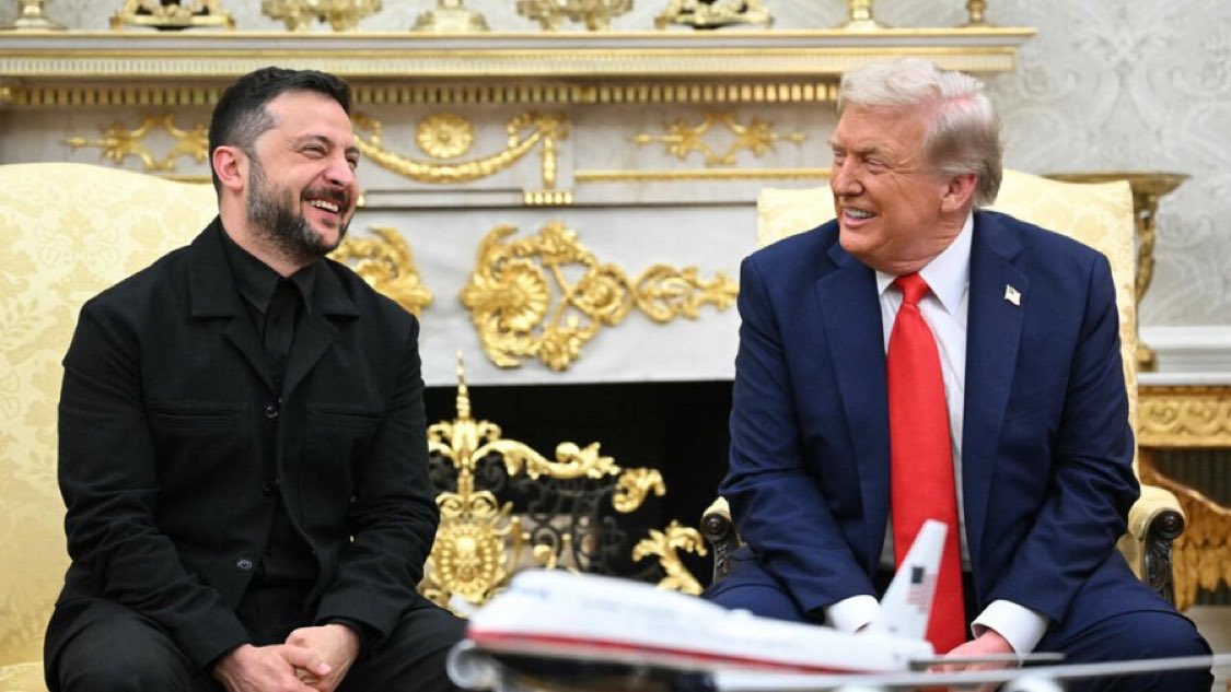 🇺🇸🇺🇦🇷🇺🇪🇺| AHORA: Los aliados europeos, encabezados por Starmer, entrenaron a Zelensky sobre cómo manejar a Trump, instándolo a agradecer a Estados Unidos por la ayuda, entregar una nota personal de su esposa y vestir de manera más formal.

La estrategia dio sus frutos con una