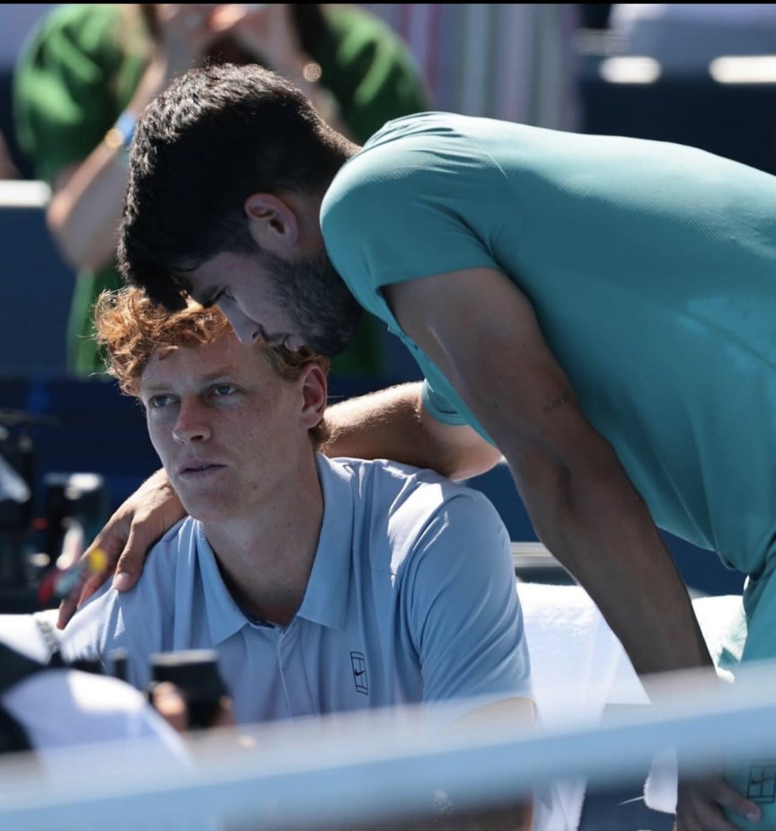Well, was ready to watch a blockbuster, but Alcaraz turned it into a speed run.
Sinner blinked &amp; it was 5-0. 
Carlos looked great, he was about to cook today. 🔥 Unfortunate injury/illness for Jannik.

Carlitos is always a class act &amp; displaying sportsmanship. 
#CincinnatiOpen
