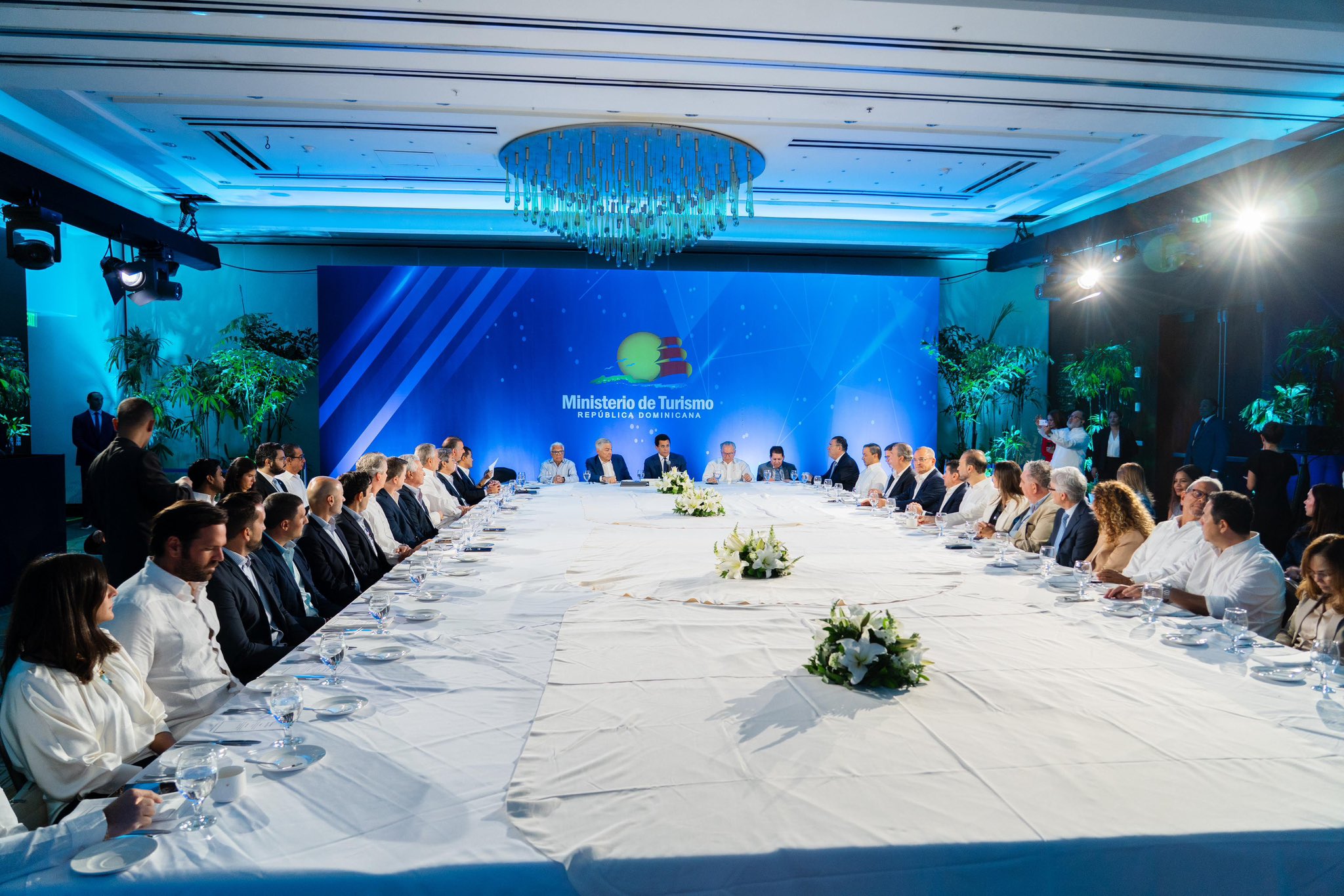 GyqQqwcXIAU Ezq?format=jpg&name=large