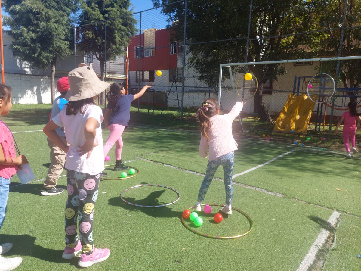 🌞 ¡El curso de verano llegó a #SantiagoMomoxpan!

Niñas y niños de la Junta Auxiliar se divierten mientras aprenden a través de las divertidas actividades del Área de Educación Vial. 🚦👧🏽🧒🏽