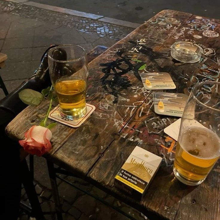 yoonggyy's tweet photo. Taekook au ★
Taehyung arkadaşlarının ısrarı üzerine date uygulaması yüklemiş ve  eşleştiği kişi ile buluşmuştu tek sorun bu kişi karşı komşusu jungkook'tu ve jungkook zaten ondan hoşlanıyordu
#taekookau https://t.co/UNEWGcO9yf