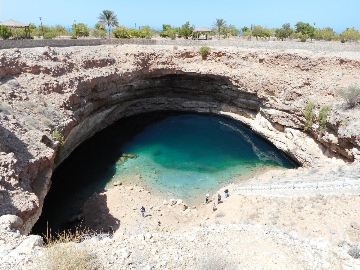 HolidaysHannah's tweet photo. Outstanding #Oman
#Muscat #SultanQaboosMosque #WadiShab #BimmahSinkhole #JebelShams https://t.co/h0S7aCdNv8
