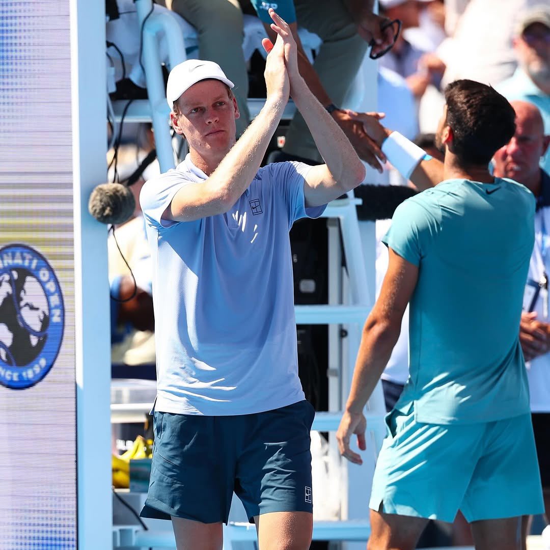 Alejandro Davidovich Fokina réagit après la finale de Cincinnati 😤

🗣️🇪🇸 « Une finale un lundi à 15h en août à Cincinnati, après toute la tournée Toronto–Cincinnati, avec tant d’abandons et de joueurs épuisés physiquement… quelque chose doit changer. »

Êtes-vous d’accord ? 💬
