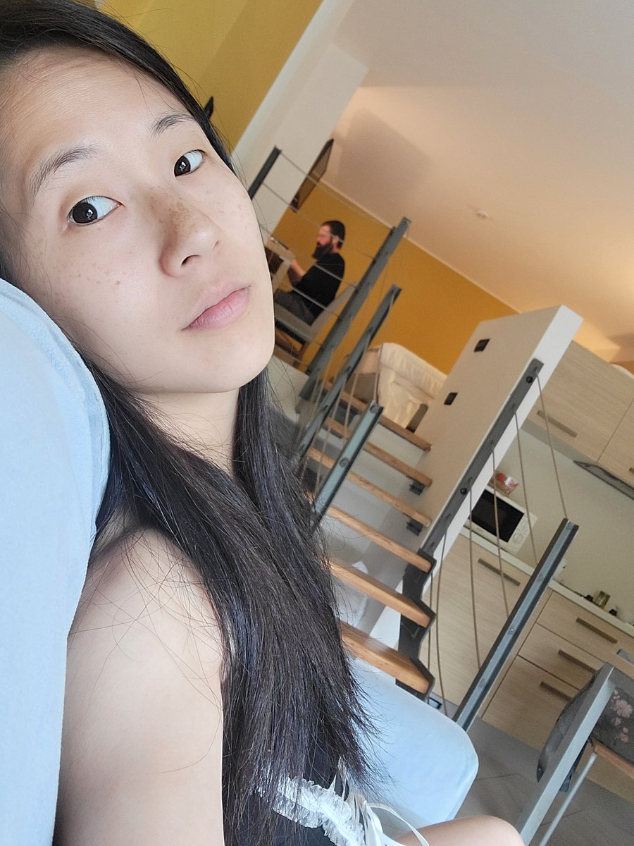 RoseSuki4's tweet photo. That night I was lounging in our hotel room in Aregai, Italy while Randy worked his ass off >_< https://t.co/2kPSxTlSGI