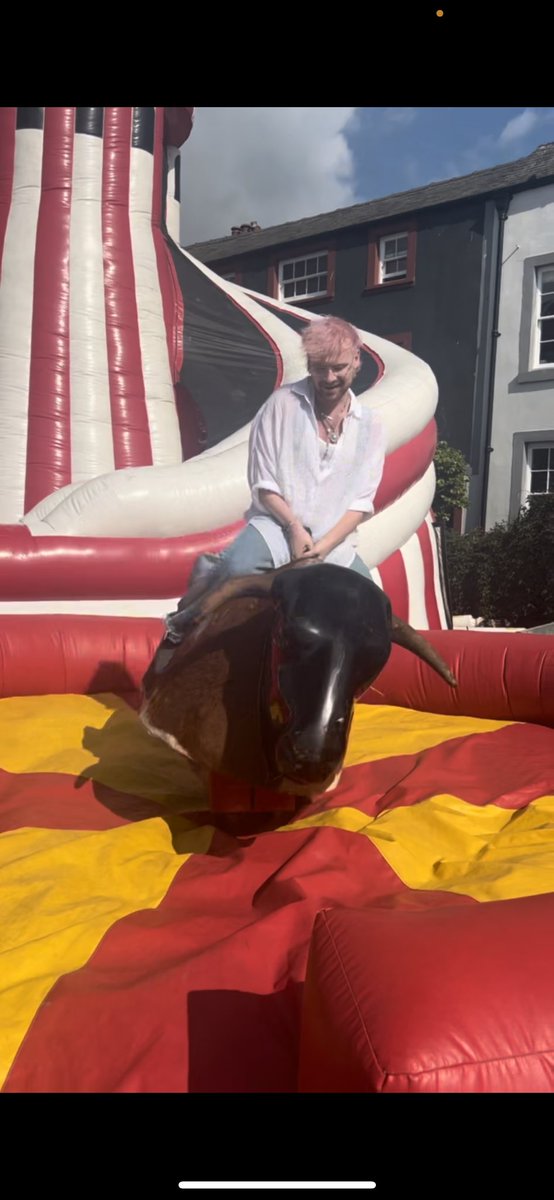 got the days record for staying on the bronco at pride 👼🐂
