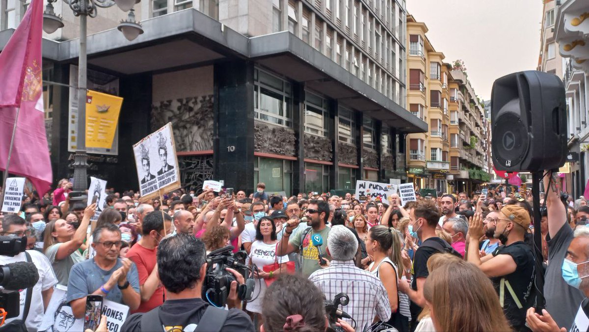 pce_cyl's tweet photo. Más de 5000 personas han salido hoy a la calle en #Leonesp para gritar ¡ León, no se quema! y exigir la dimisión del Presidente de la Junta, Alfonso Fernández Mañueco, y de Quiñones, Consejero de Medio Ambiente de la #JuntaCyL
#bomberos #cyl #MañuecoDimision #QuiñonesDimision https://t.co/0h5qjQi4cz