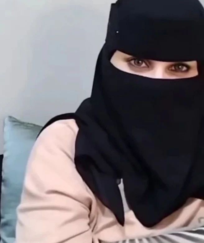 انا كويتية مديرة بنك ارمله عندي  سكن ملك عمري 39 الاولاد عندي 5 بنات طلبي زواج معلن او مسيار بدون تكاليف انا مصليه صايمه ابغئ رجال بنفس المواصفات