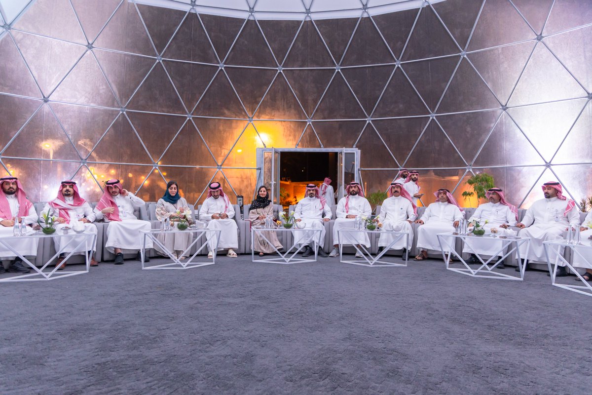 UniazahDates's tweet photo. من زيارة صاحبة السمو الملكي الأميرة سارة بنت بندر بن عبد العزيز المدير التنفيذي لمجلس التمور الدولي
@intdcorg

لحايط حركان بعنيزة ، يرافقها الأستاذ نزار الحركان ورئيس وأعضاء غرفة عنيزة
@UCCI_Unaizah https://t.co/v5QbX3tRxs