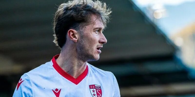 Миранчуки говорят, что у них нет депрессии, а потом уезжают из чемпионата Швейцарии в РПЛ, чтобы молча сидеть на лавке и смотреть, как мерцает Маяк в Петровском парке.