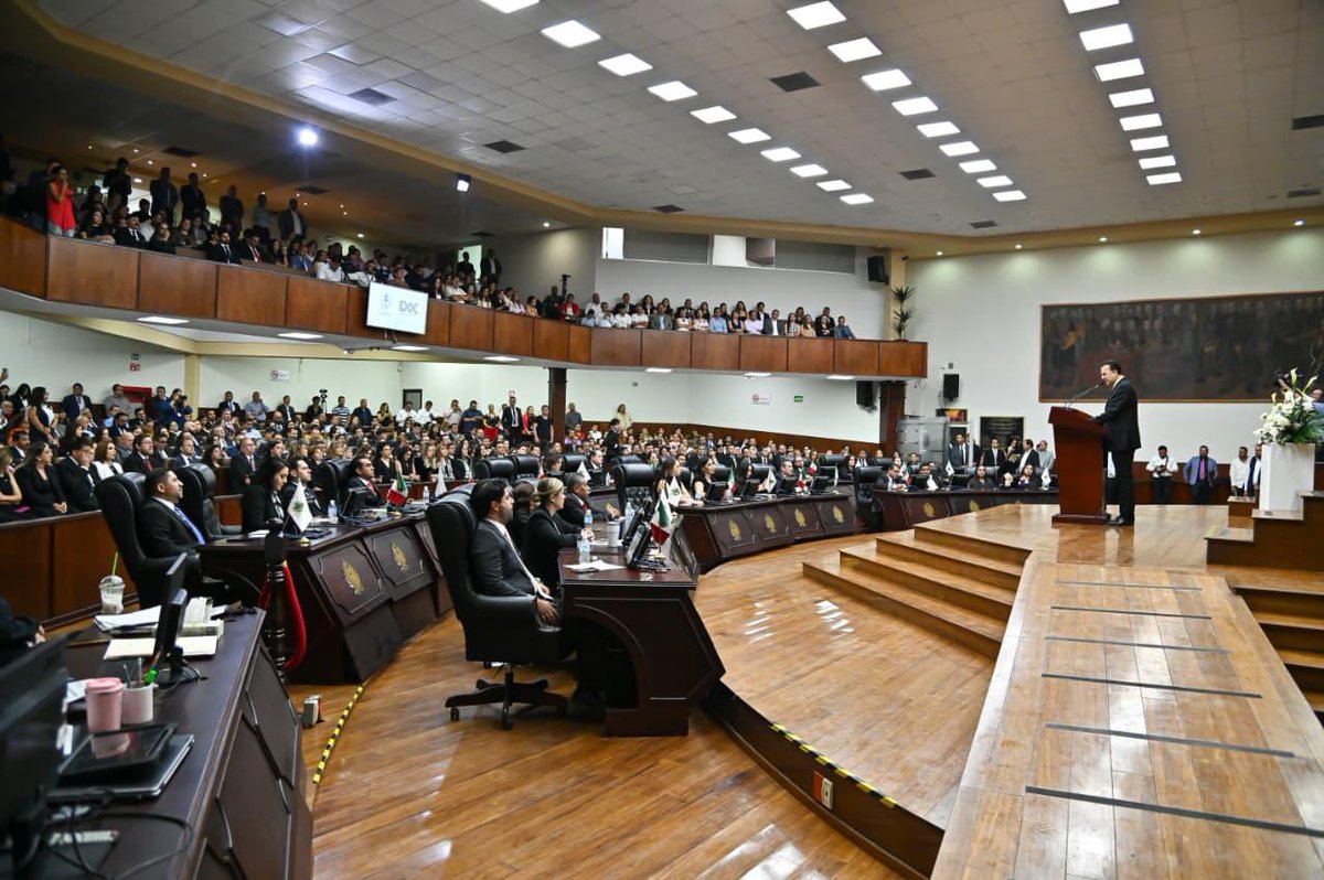 Hoy el Poder Judicial de Durango renace democráticamente. 🤝

Con la toma de protesta de juezas, jueces y magistrados, se fortalece la legitimidad democrática e institucional para servir con mayor cercanía y responsabilidad a la ciudadanía. ⚖️

Su labor será decisiva para