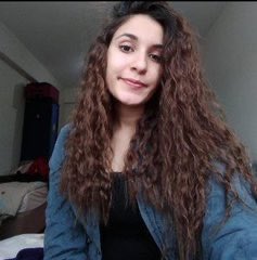 Biri kaybolduğunda önce umutla haber bekliyor insan. Zaman geçiyor. 
Umut azalan bir şey, tükenen değil belki ama azalan bir şey. Hala haber beklediğiniz yerdeyseniz ve bir ölüm haberi gelmediyse öyle kolay da bitmiyor. Beklemeye ve sormaya devam ediyorsunuz. #GülistanDokuNerede