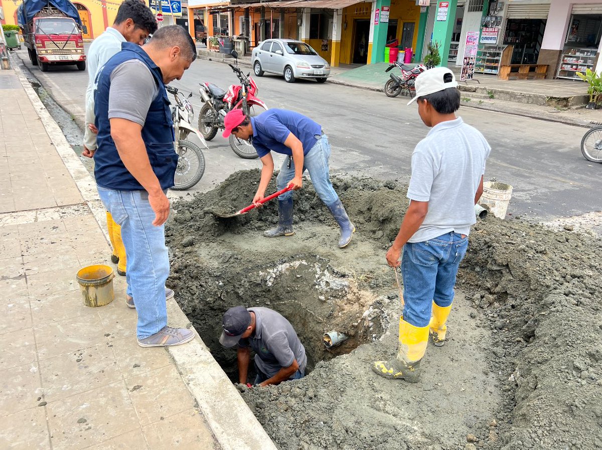 💧 En #Ricaurte, estamos solucionando el colapso de una tubería de aguas servidas. 🚧 Construiremos una nueva caja colectora para 4 cuadras afectadas. Gracias a todos los vecinos por su paciencia y comprensión. #Urdaneta