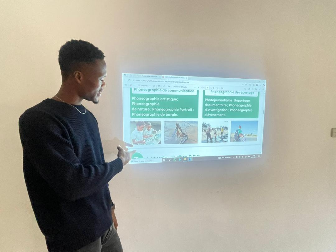 OngCtvl's tweet photo. ✓Une communication inspirante animée par Anas Seko, consultant en action environnementale et promoteur de Seko Green ; ✓Une initiation pratique à la phonéographie engagée ; 
✓Des témoignages motivants et des moments de réseautage constructifs.

L’événement s’est révélé être https://t.co/HODlxKEeqR