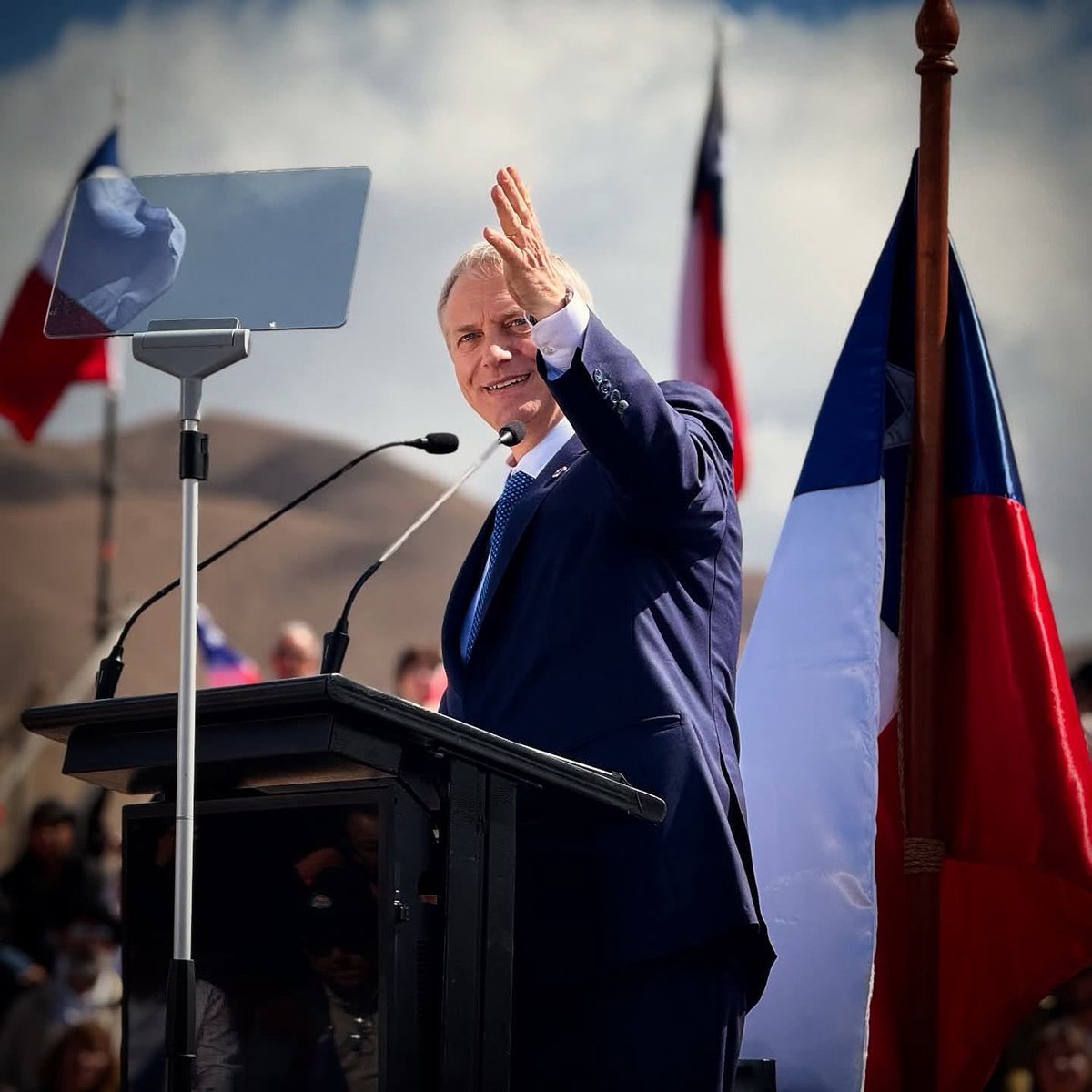 AlanCespedes_Ar's tweet photo. Vengo a presumir al próximo presidente de la República de Chile @joseantoniokast 

#KastPresidenteDeChile 🇨🇱✌️ https://t.co/tdxyvxYvY8