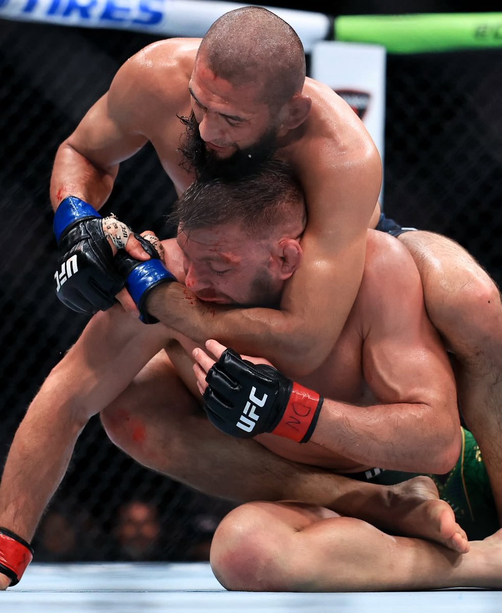 The people criticizing Dricus Du Plessis' performance are the very same people who'd piss themselves if they stepped into a ring and stood face to face with a man capable of fucking their shit up.
It takes courage and some serious fucking balls to do what these men do.