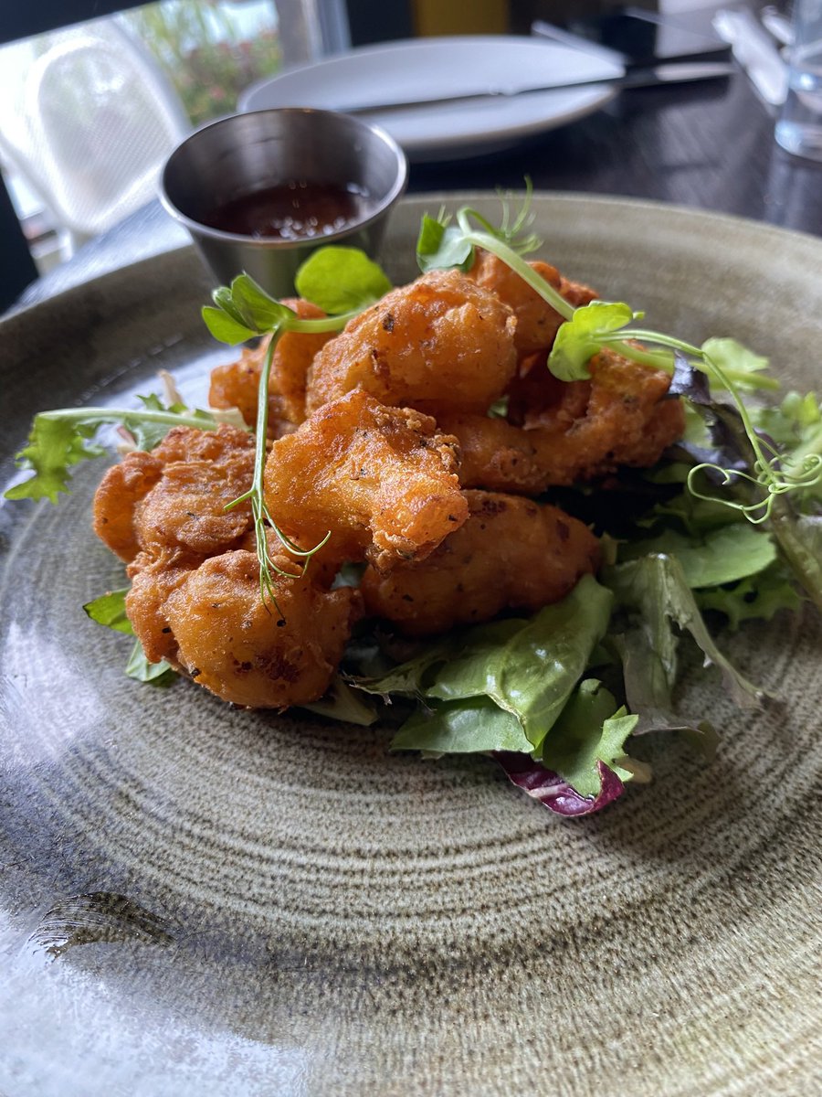 SmearedApron's tweet photo. Muffin tops! Mustard Seed in Highlands was fantastic! Seabass with Thai curry sauce &amp; coriander rice.  Buffalo cauliflower wings were yummy. Pear &amp; mozzarella salad was basically summer on a plate + delicious Margarita 🤌! https://t.co/8geGWv1zyx
