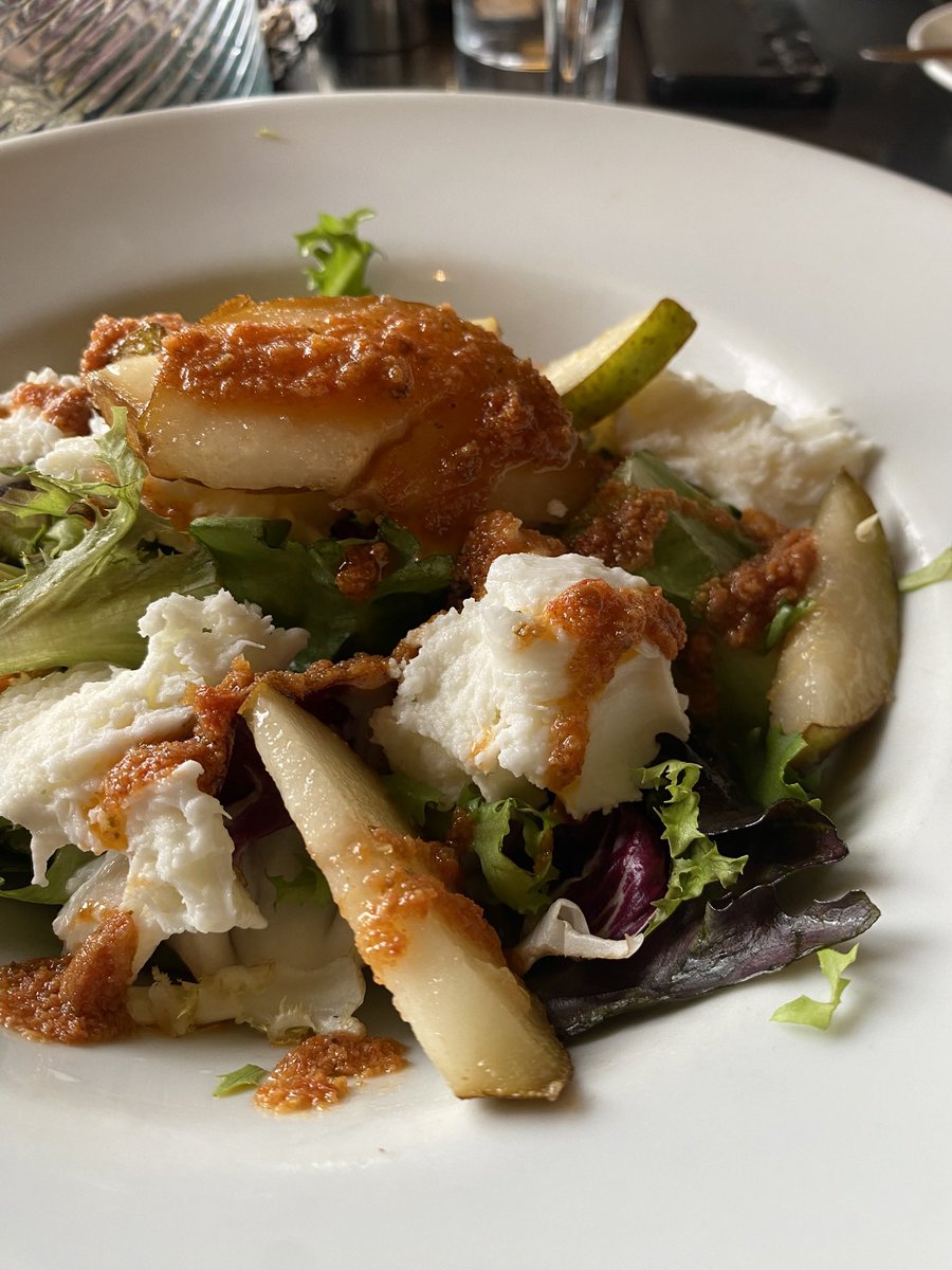 SmearedApron's tweet photo. Muffin tops! Mustard Seed in Highlands was fantastic! Seabass with Thai curry sauce &amp; coriander rice.  Buffalo cauliflower wings were yummy. Pear &amp; mozzarella salad was basically summer on a plate + delicious Margarita 🤌! https://t.co/8geGWv1zyx