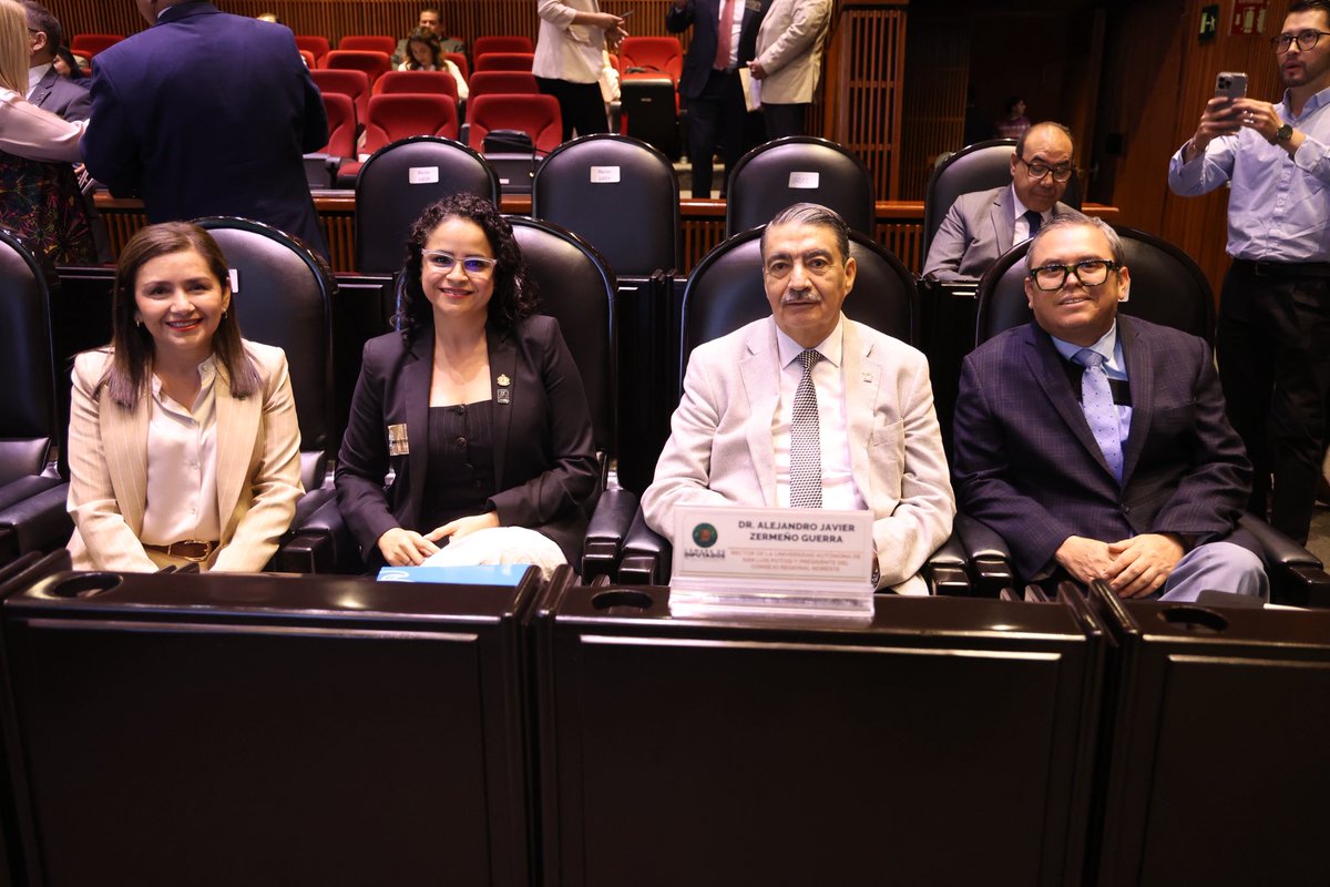 Hoy en la Cámara de Diputados recordé una verdad que no podemos ignorar: para miles de jóvenes en México, la universidad pública no es una opción, es la única opción. Es el gran igualador social y debemos defenderla siempre. #UASLP #EducaciónPública