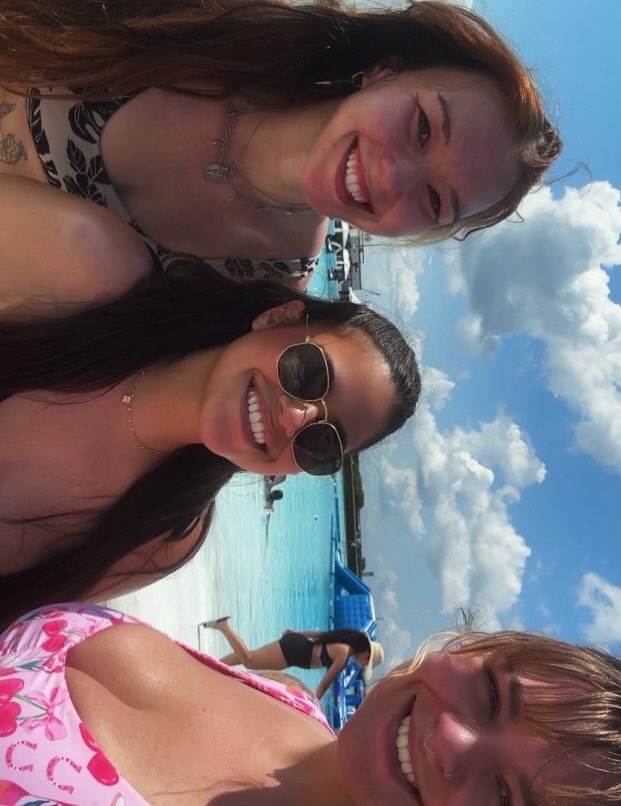 KatelynnScott96's tweet photo. Summer lovin https://t.co/5Nk0nRgOYC