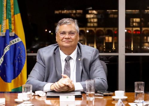 Flávio Dino mais uma vez entrou em cena para proteger nossa democracia. O Ministro decidiu que leis estrangeiras não produzem efeitos no Brasil. Lei Magnitsky aqui não, Laranjão