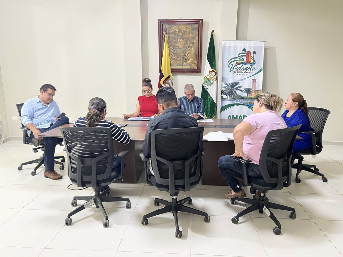 #SesiónDeConcejo 🏛️En el Palacio Municipal debatimos temas claves para el progreso de #Urdaneta. Nuestro compromiso es firme: fortalecer el desarrollo local y promover el bienestar de cada familia de nuestro cantón.