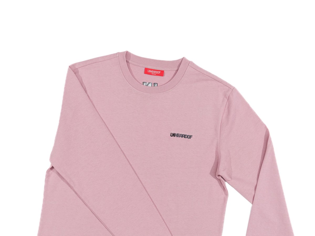 unheardofbrand's tweet image. Our latest cut and sewn piece from #UNHEARDOF DESIGNED BY PHIL

UNHEARDOF Core Bar Logo Embroidered Long Sleeve Shirt
Orchid Haze/Black/Granite $70.00

100% Cotton 8oz 270gsm 
Slightly over sized in width and length
Embroidered logo left chest and back
unheardofbrand.com/collections/un…