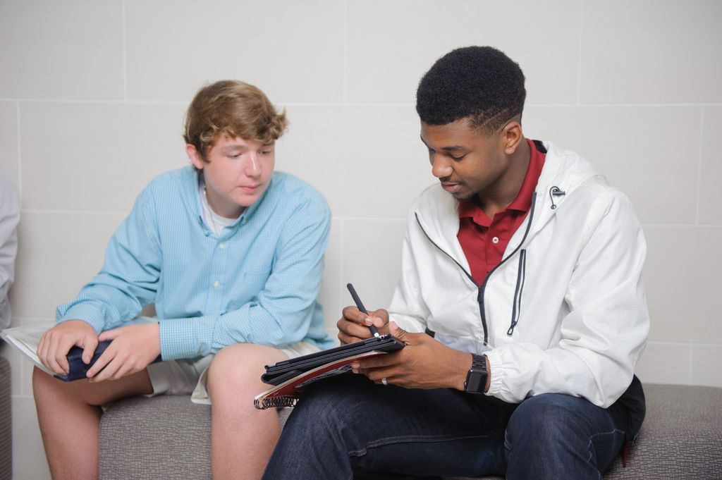 UAEarlyCollege's tweet photo. UA Early College offers an affordable dual enrollment option for students across the country!🌎 
Our tuition is just $33 per credit hour, and the first college readiness course is free, so students can start earning college credit without financial stress. https://t.co/H1rnNyLQfW