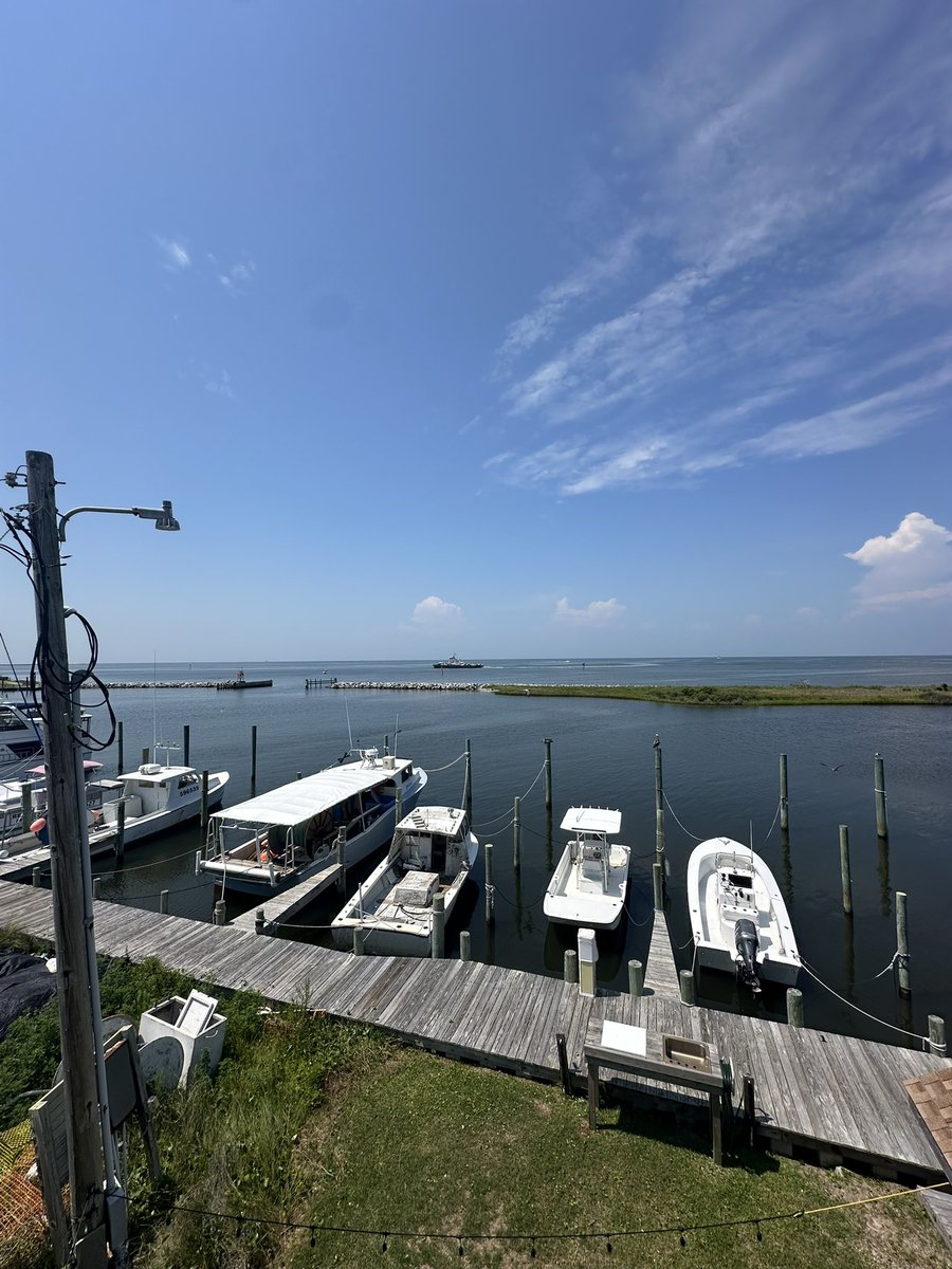 TuckerPaddock10's tweet photo. @tropicalupdate The calm before in Hatteras, NC. We’re ready 😎 https://t.co/J9VTvu9MEw