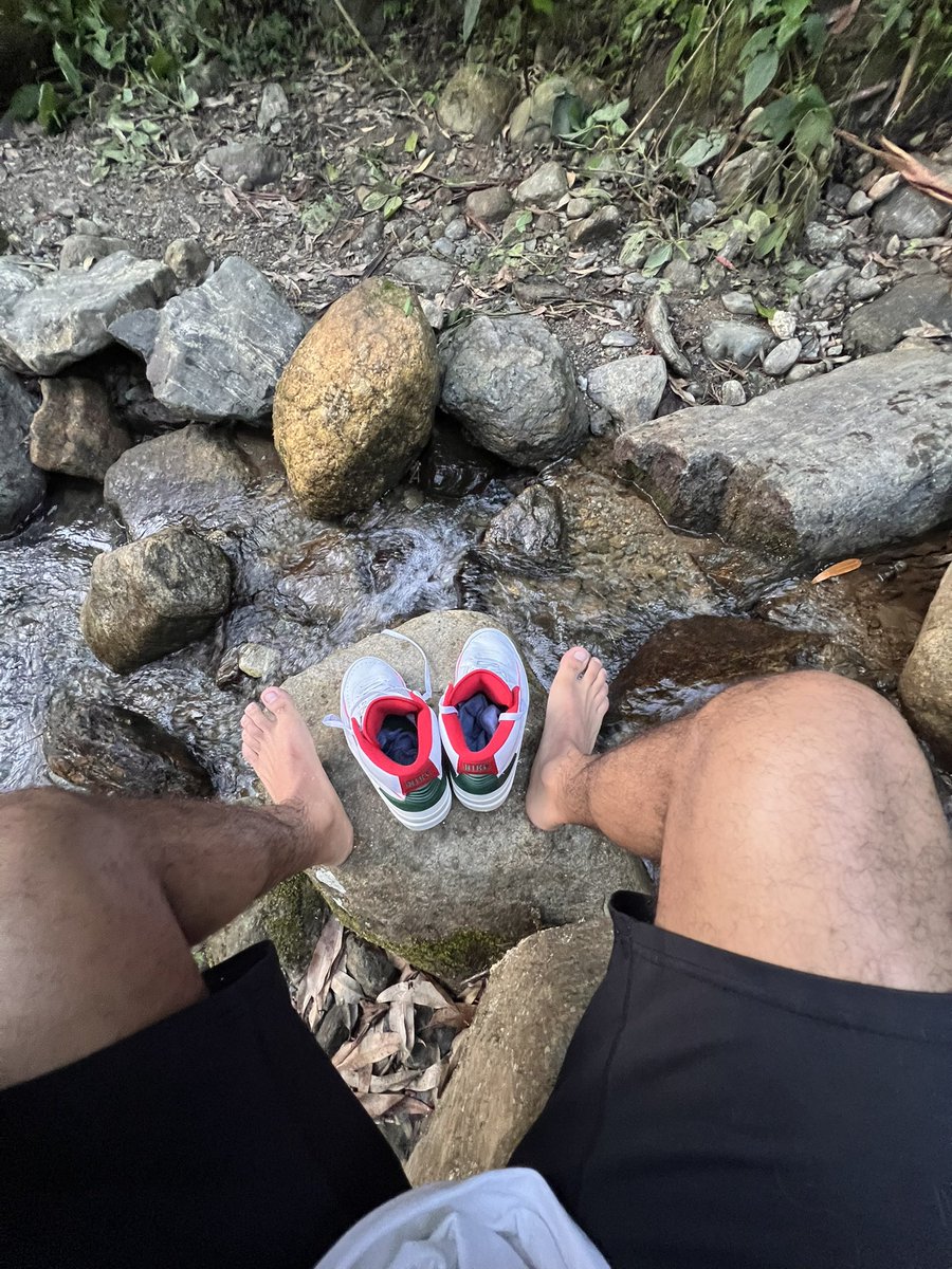 MasterJassonpw's tweet photo. Clean them, dirty after nature walk

#man #feet #Findom #CashMaster https://t.co/aRxE3k30q2