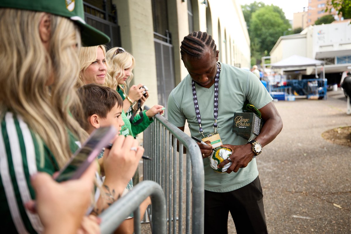 DiegoChara21's tweet photo. Tough result—grateful to be honored and truly thankful to all who came out to support.

No se dio el resultado, pero agradecido por el homenaje y por el apoyo de todos quienes estuvieron presentes.

#RCTID 🪓 https://t.co/LD8eJYmA0b