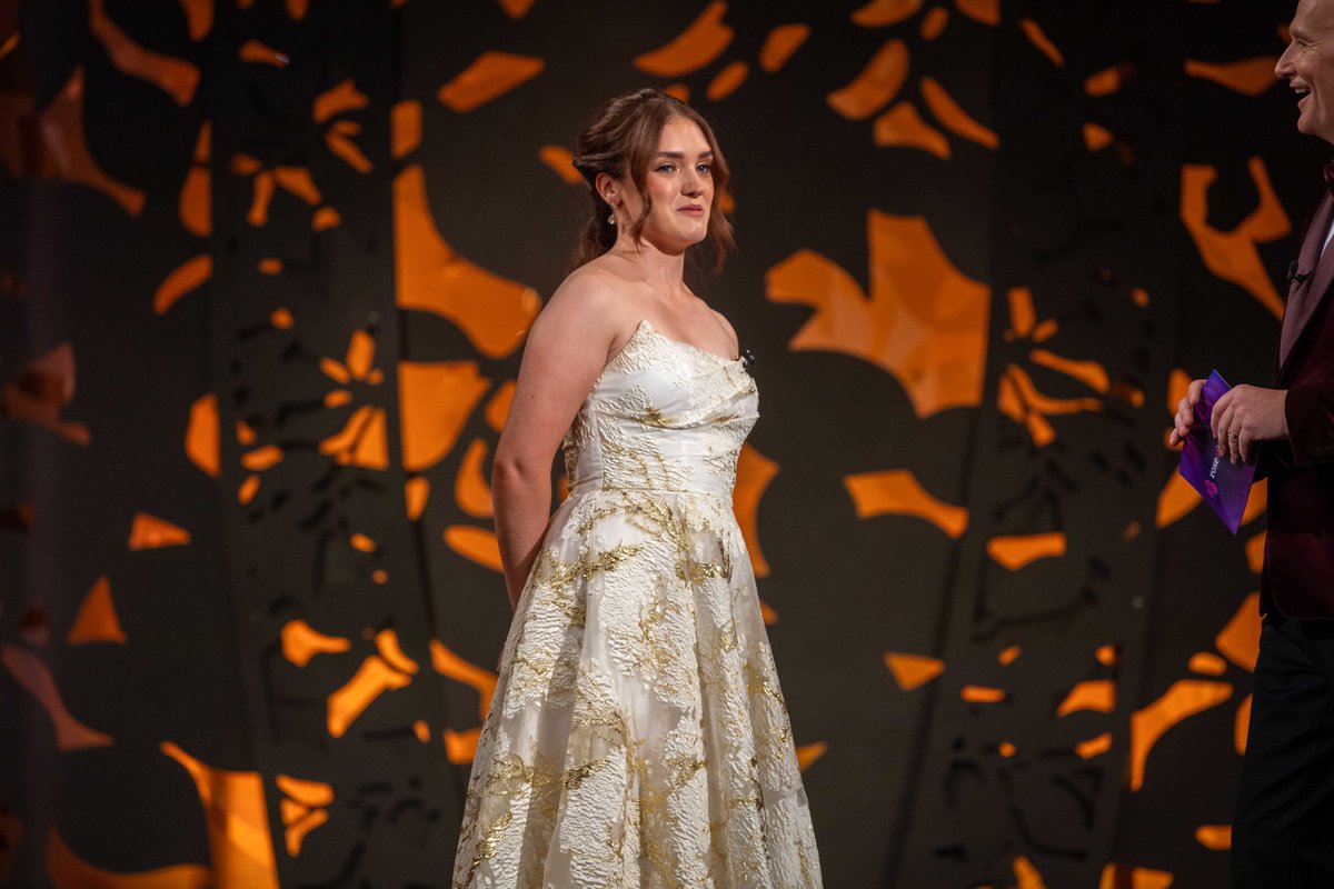RoseofTralee_'s tweet photo. Say hello to Mayo Rose Clara Gardiner. From Kilfian, she’s a mum to little Noah, a Home Ec student in Sligo &amp; a wedding singer on the side. Up Mayo! #RoseofTralee #rte https://t.co/M022mF7eC3