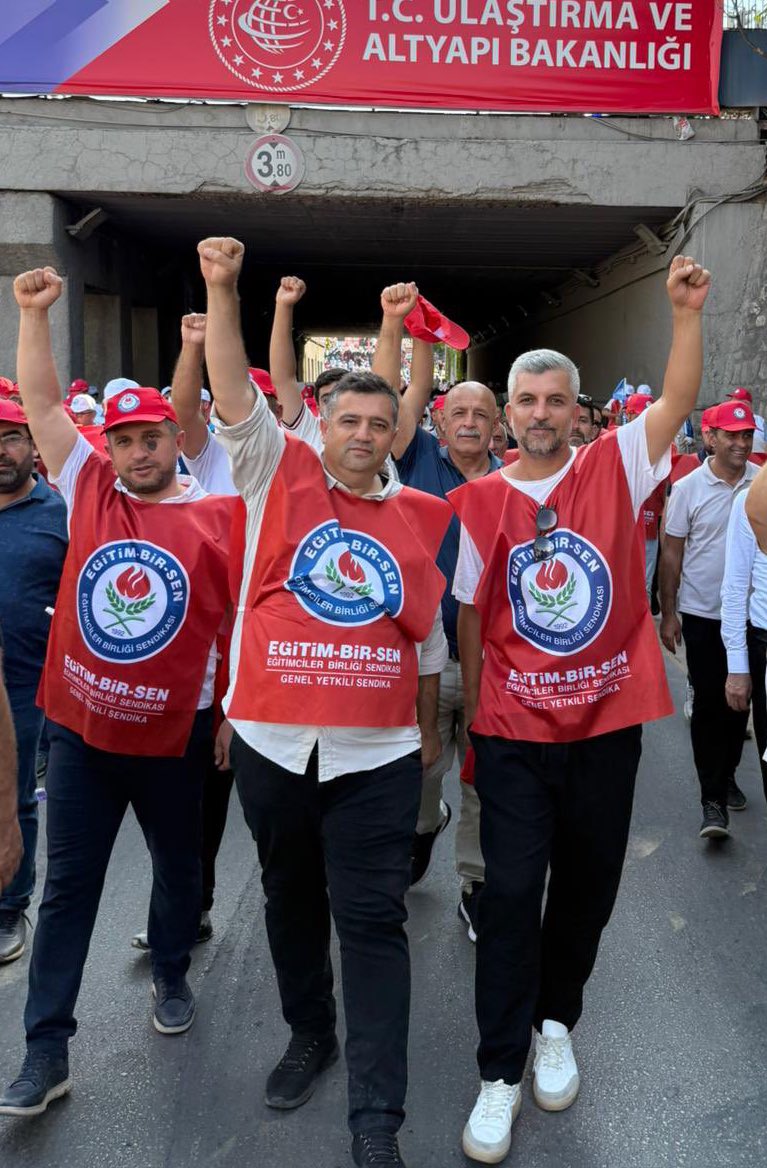 Hak,emek,mücadele..

#MemurAnkaraYolunda