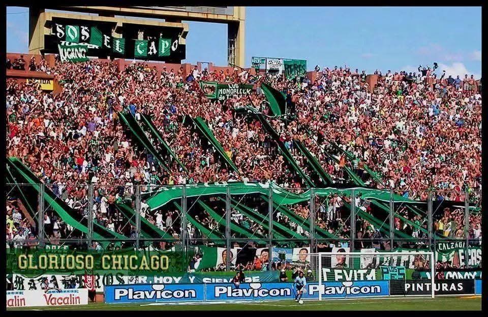 Por la gente; por la camiseta; jugadores pongan huevo y ganen el sábado en morón...