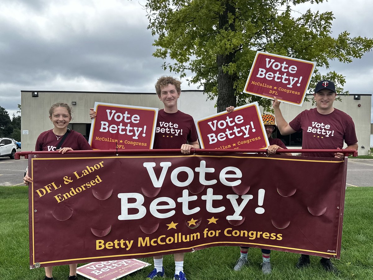 Thank you Vadnais Heights for the warm reception for Team Betty in the Vadnais Heights Days Grand Parade!