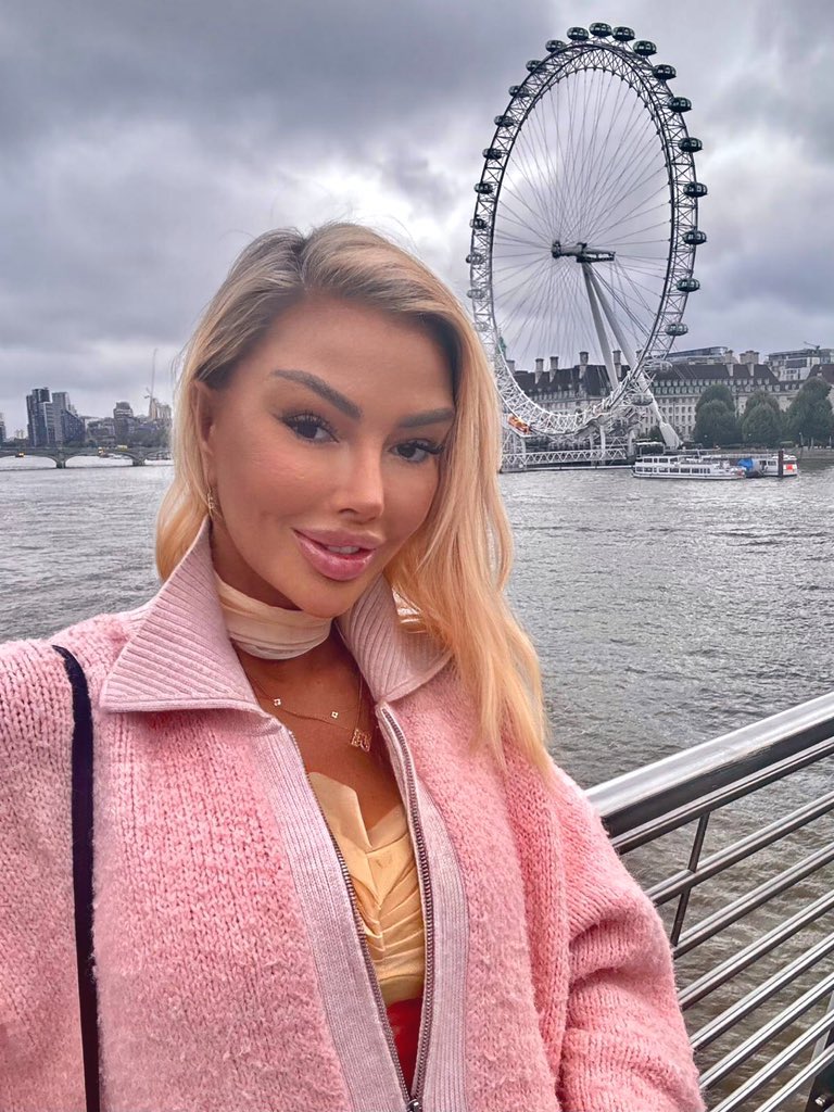ms_v_modeling's tweet image. Hello my darlings🇬🇧
