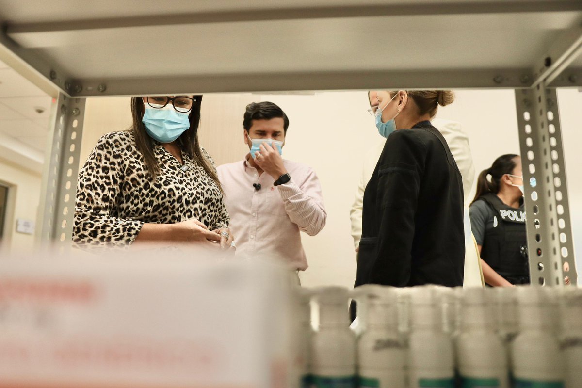 zaidarovira's tweet photo. ¡Nuestra prioridad siempre será la ciudadanía!
Por eso mantenemos una presencia constante en los hospitales.
En el Hospital de Monte Sinaí verificamos la calidad de la atención, el abastecimiento de medicinas y el estado de la infraestructura, para garantizar un servicio digno a la ciudadanía
.
@DanielNoboaOk 
@MinGobiernoEc