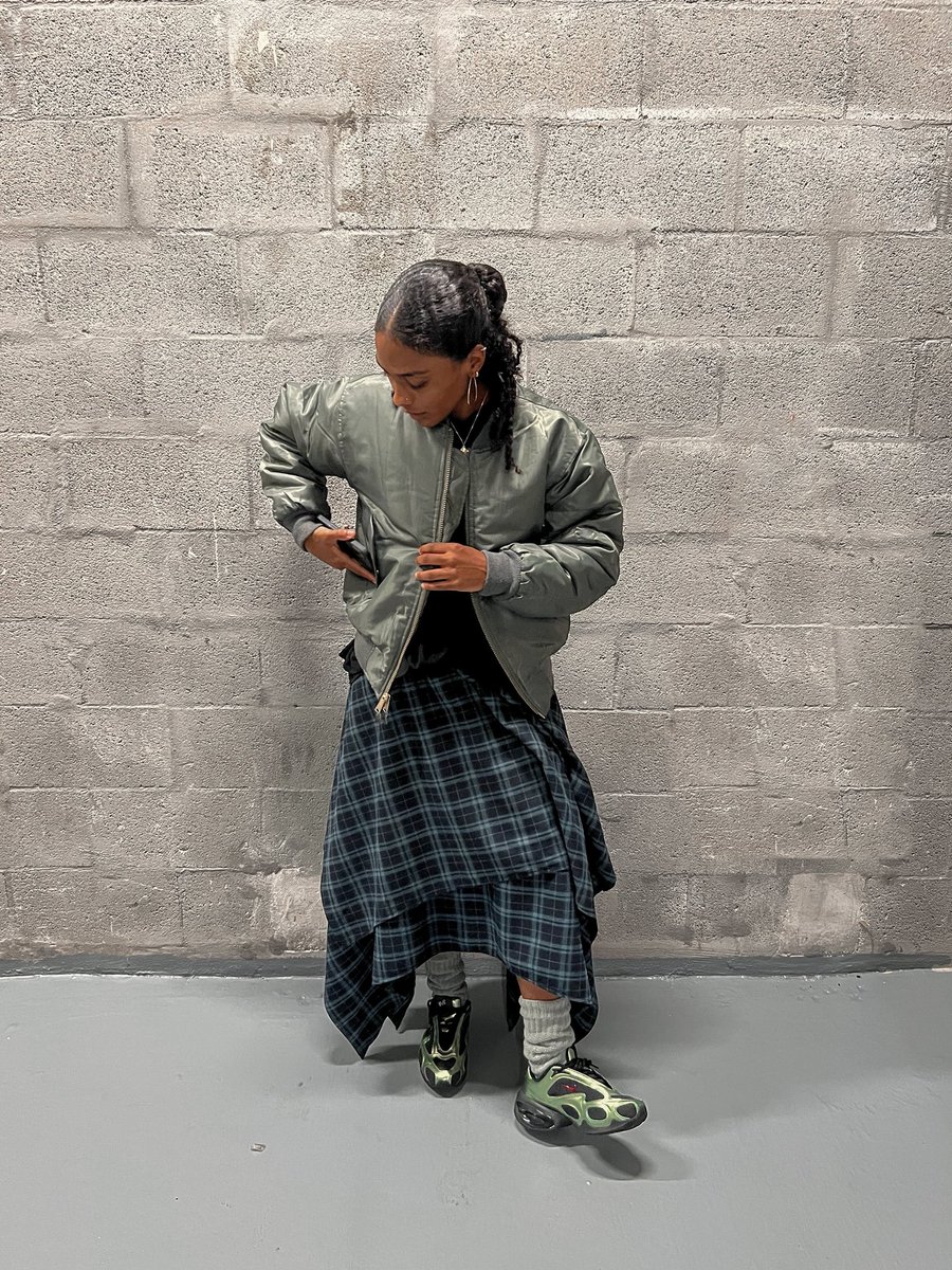 DREWINCOLOR's tweet image. 