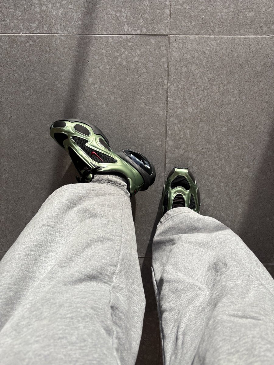 DREWINCOLOR's tweet image. 