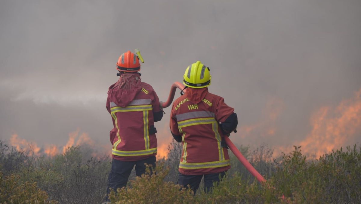 PompiersHerault's tweet image. #Solidaire|| Bonne nouvelle‼️Le feu 🔥de #Pontevès dans le #Var est désormais fixé Il a parcouru 130 hectares Nous souhaitons prompt rétablissement aux 4⃣ sapeurs-#pompiers blessés Courage ! 3⃣0⃣0⃣ pompiers restent mobilisés sur place Nous sommes de tour cœur avec eux #Prudence