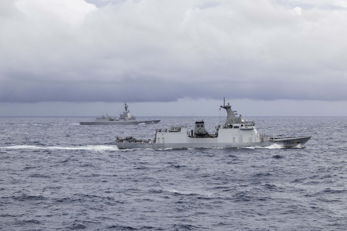#StrongerTogether

HMAS Brisbane III recently sailed out of the Port of Manila to rendezvous with Philippine Navy frigate BRP Jose Rizal as both ships head into Exercise ALON 25

(1)