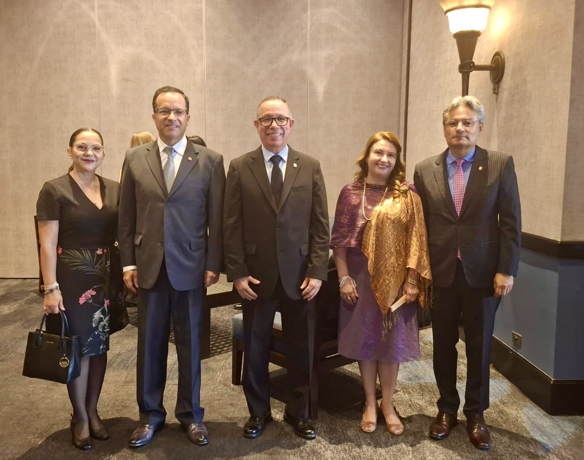 EmbPanamaGuat's tweet photo. El pasado viernes 08 de agosto de 2025, con motivo de la celebración de la fiesta Nacional de la República del Ecuador, participé en dicha celebración invitado por S. E. Hernán Yánez González embajador de la República del Ecuador en la República de Guatemala. https://t.co/uVOrfGhMLD