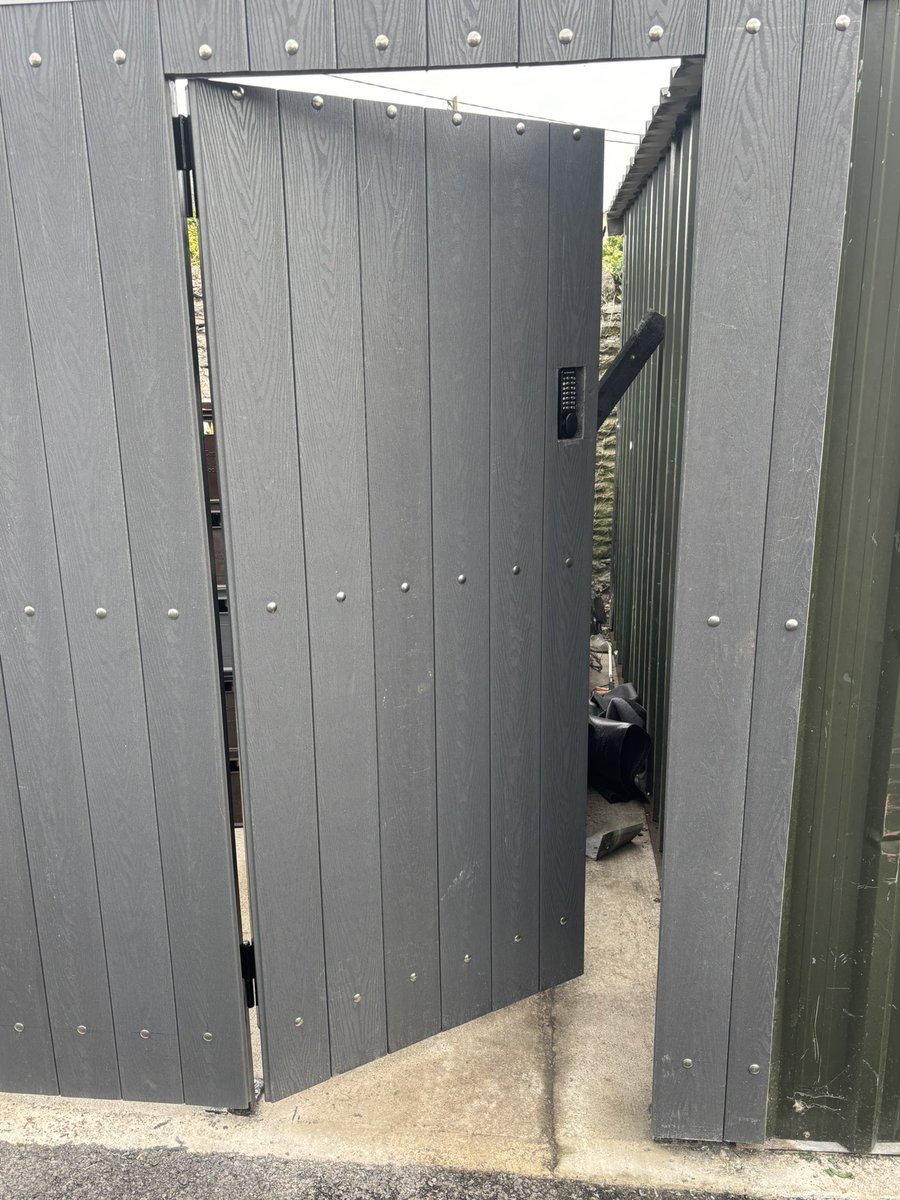 Lynch Fencing tweet media