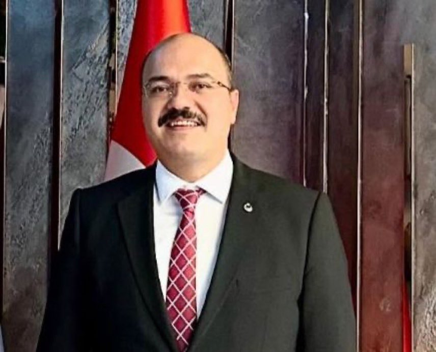 gokhan_aksit1's tweet photo. Edirne L Tipi Cezaevi’nde doğum yapmış lohusa Merve Zayım’ı, tüm taleplere rağmen yeniden cezaevine gönderen hâkim: 

Arif Hamdi Sazak.

Bunu da yaz tarih. Çünkü adalet susarsa, zulüm konuşur. https://t.co/ZuSQqGY4IB