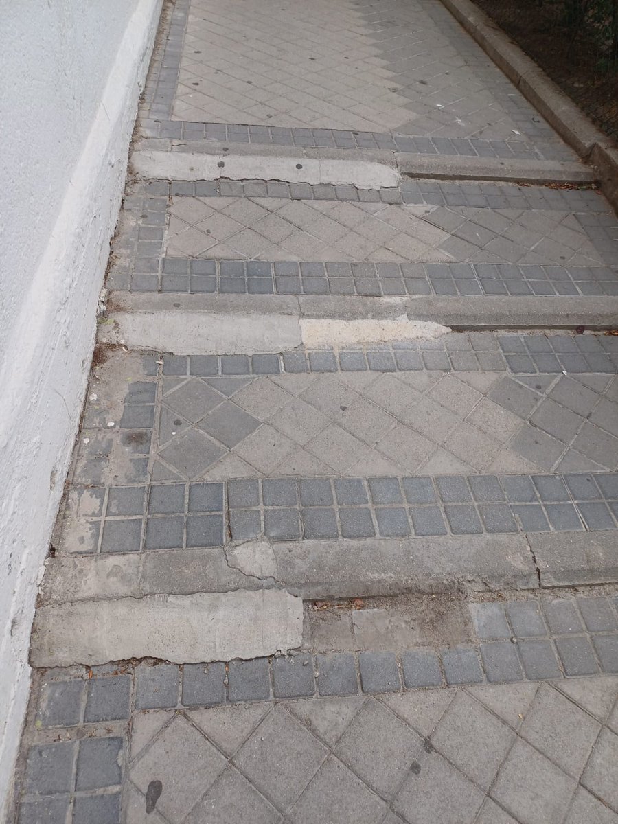 RamonPuerta12's tweet photo. Solicito @Lineamadrid reparación de rampas en la acera del portal n 24 calle Doce de Octubre CP.28007 para facilitar el paso de sillas de ruedas y vehículos de personas dependientes. Muchas gracias https://t.co/srhLDp9xbO