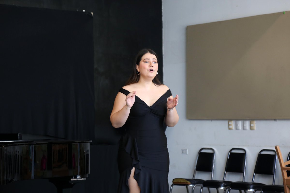 CulturaSinaloa's tweet image. Diez jóvenes cantantes audicionan para integrar la nueva generación del Taller de Ópera.

Los nombres de los seleccionados para la generación 2025-2026, se darán a conocer el día 22.

🔗 tinyurl.com/yebs27up

#CulturaSinaloa #TAOS #TallerDeÓperaDeSinaloa