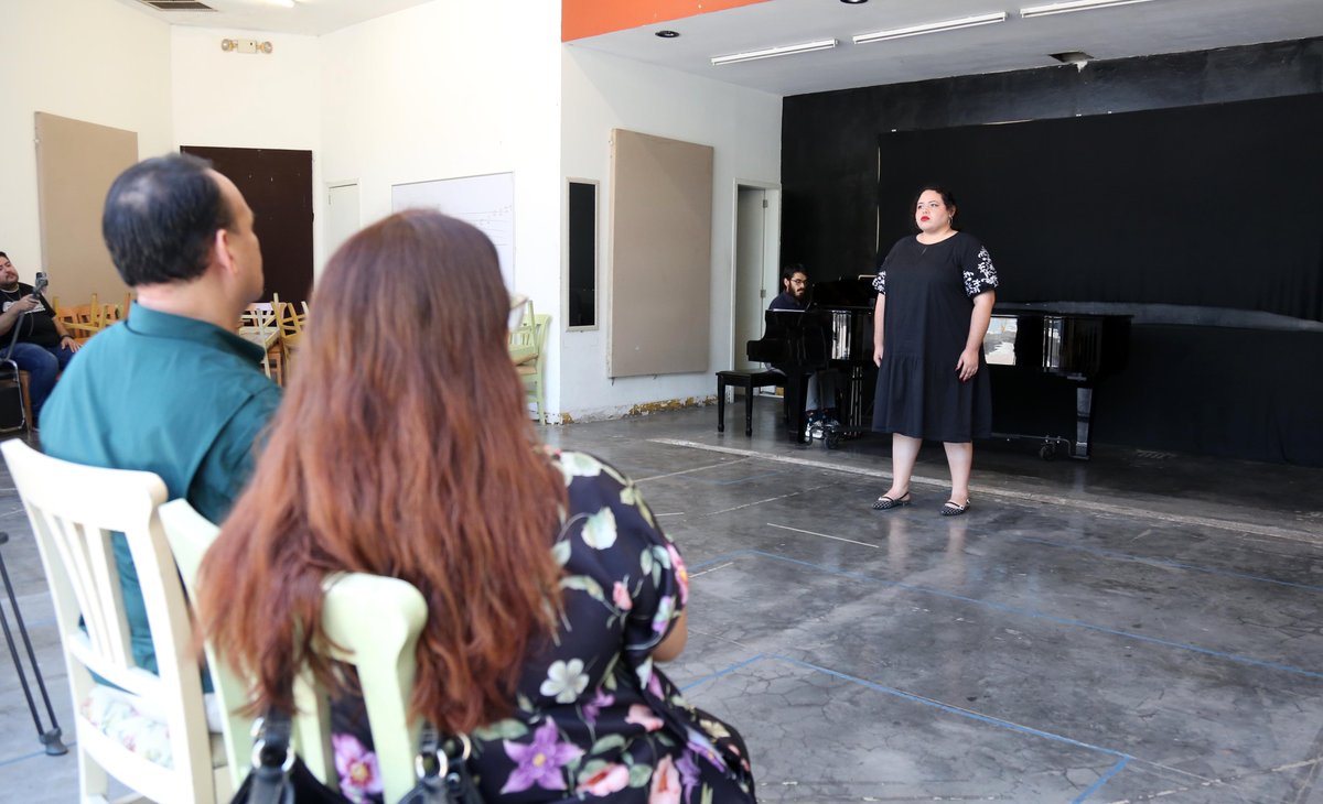 CulturaSinaloa's tweet image. Diez jóvenes cantantes audicionan para integrar la nueva generación del Taller de Ópera.

Los nombres de los seleccionados para la generación 2025-2026, se darán a conocer el día 22.

🔗 tinyurl.com/yebs27up

#CulturaSinaloa #TAOS #TallerDeÓperaDeSinaloa
